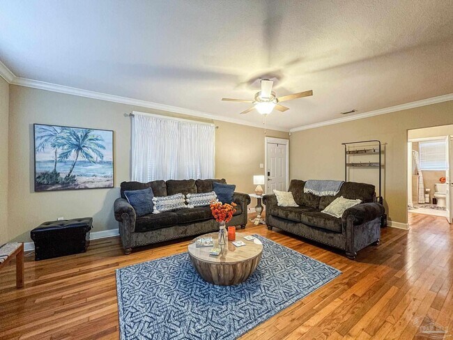 Building Photo - 1618 W Garden St