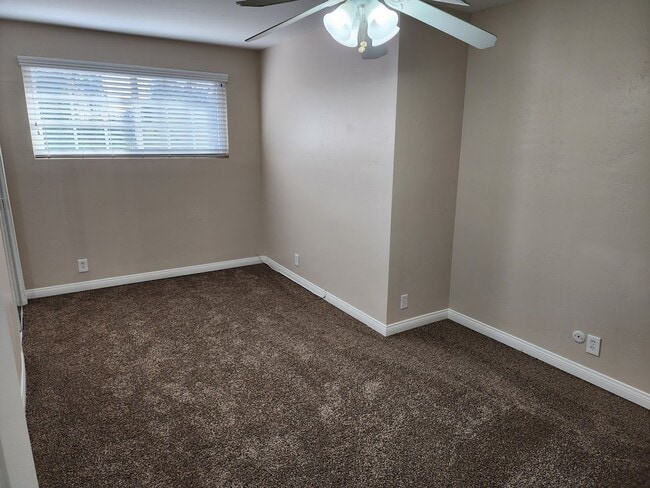 Building Photo - Single Level Fallbrook Home with 3 Bedrooms plus Office/Den.