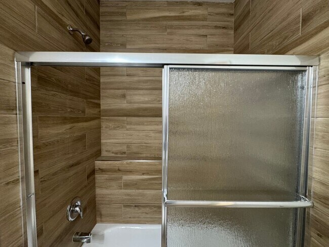 Building Photo - 3BR,2BS Custom home w/3 Car-Boat Deep Garage-Target shopping area