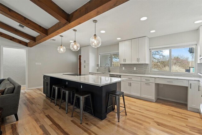 Building Photo - 2301 Barton Hills Dr