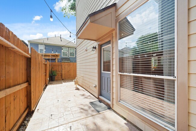 Building Photo - 1413 W 26th St