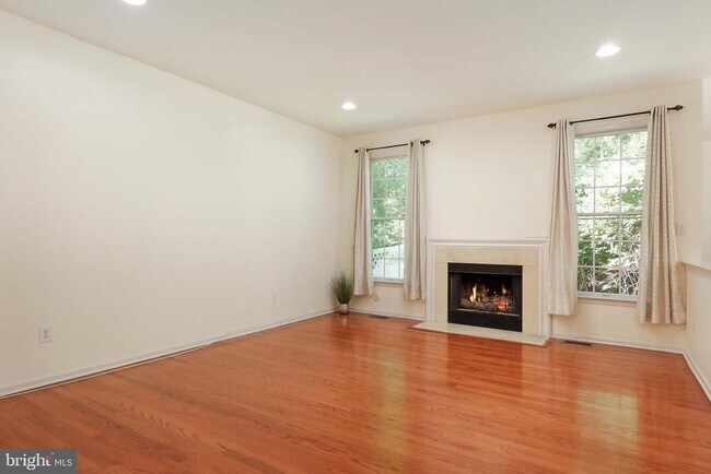 Building Photo - 11 Wedgewood Ct