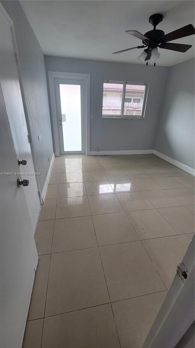 Building Photo - 730 NE 46th Ct