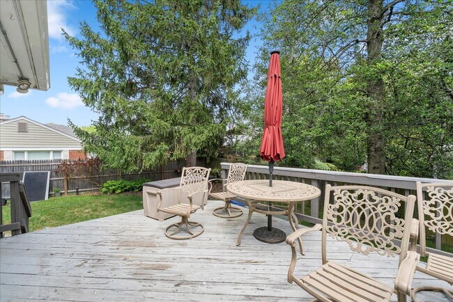 Building Photo - "Charming 4-Bed Retreat with Granite Kitch...