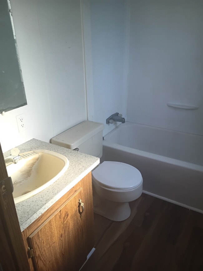 Building Photo - 4-144 Basden Rd