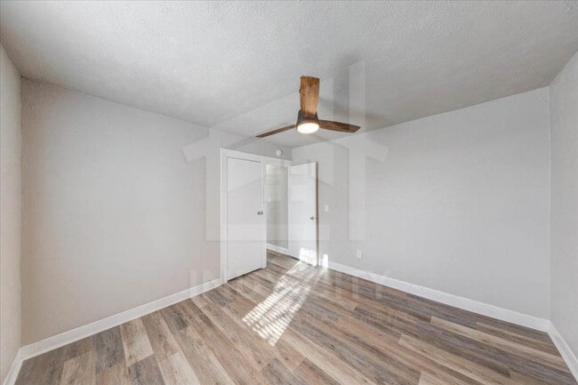 Building Photo - 3639 N Emerson Ave