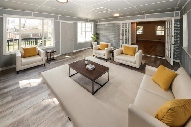Building Photo - 1616 W Kellogg Cir