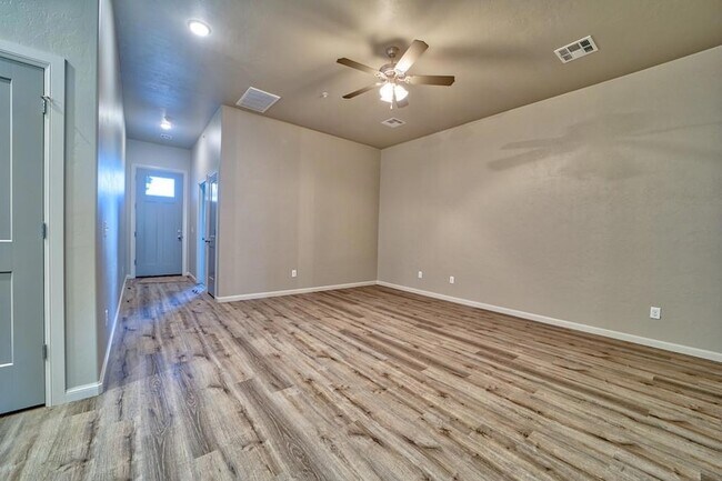 Building Photo - 1526 S 7th St