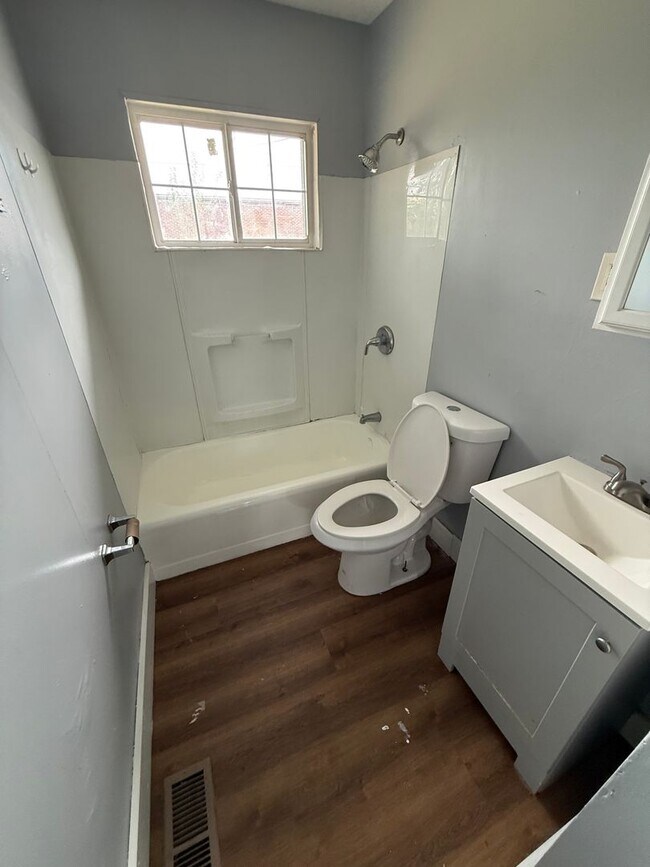 Building Photo - 1609 Armand Dr