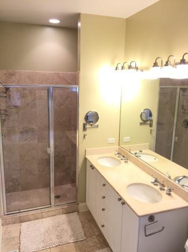 Master Bathroom - 2531 W Moffat St