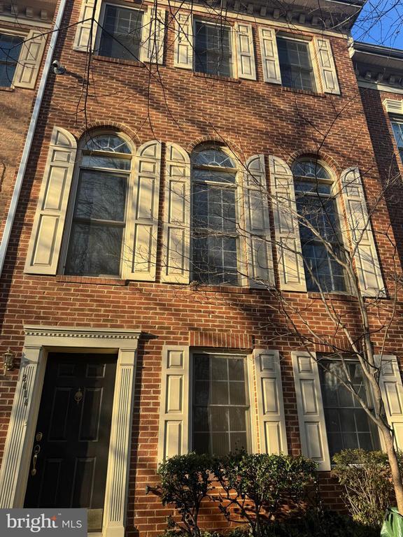 Building Photo - 2414 N Hampton Dr