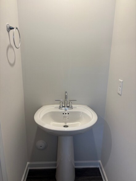 Building Photo - 128 Plumtree Ct