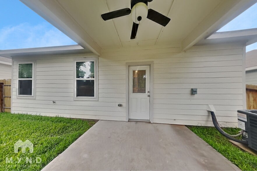 Building Photo - 15431 Maple Ter Dr