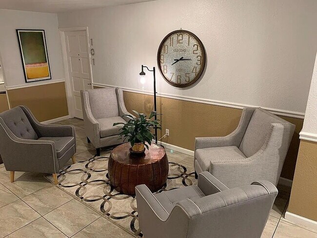 Building Photo - Immediate Availability! Overlook Cheesman ...