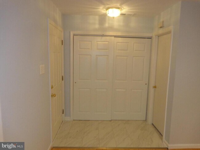 Building Photo - 5565 Peppercorn Dr