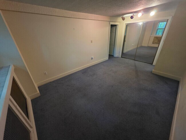 Building Photo - Charming 3 Bedroom Apartment in Millbrook, NY - *ALL UTILITIES INCLUDED