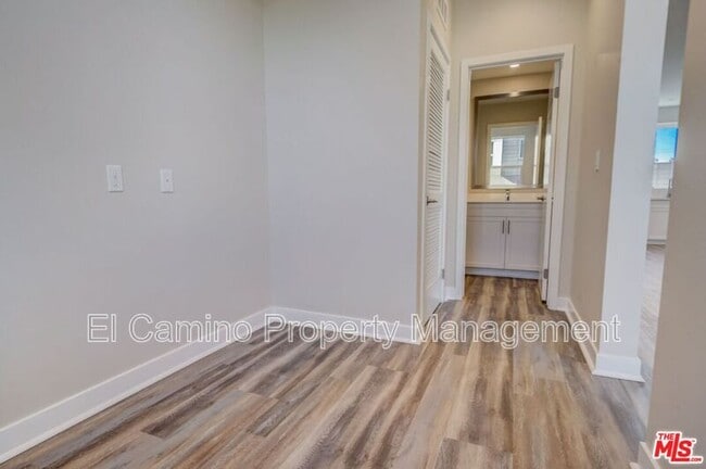 Building Photo - 835 Aloe Pl
