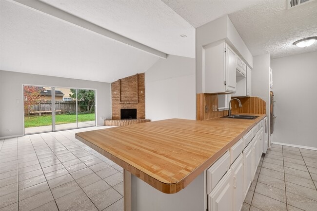 Building Photo - 4742 Tain Dr