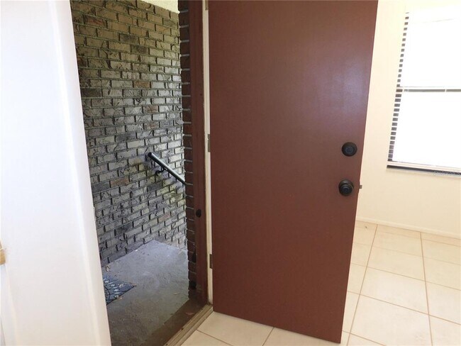 Building Photo - 204 Caryl Way