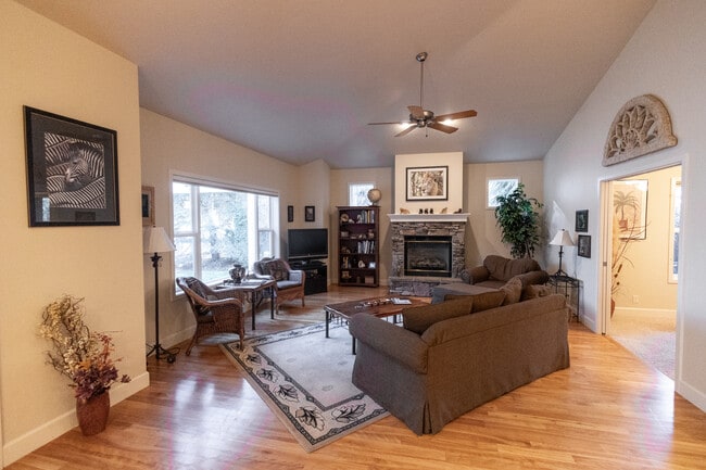 Building Photo - 2412 S Marypost Ave