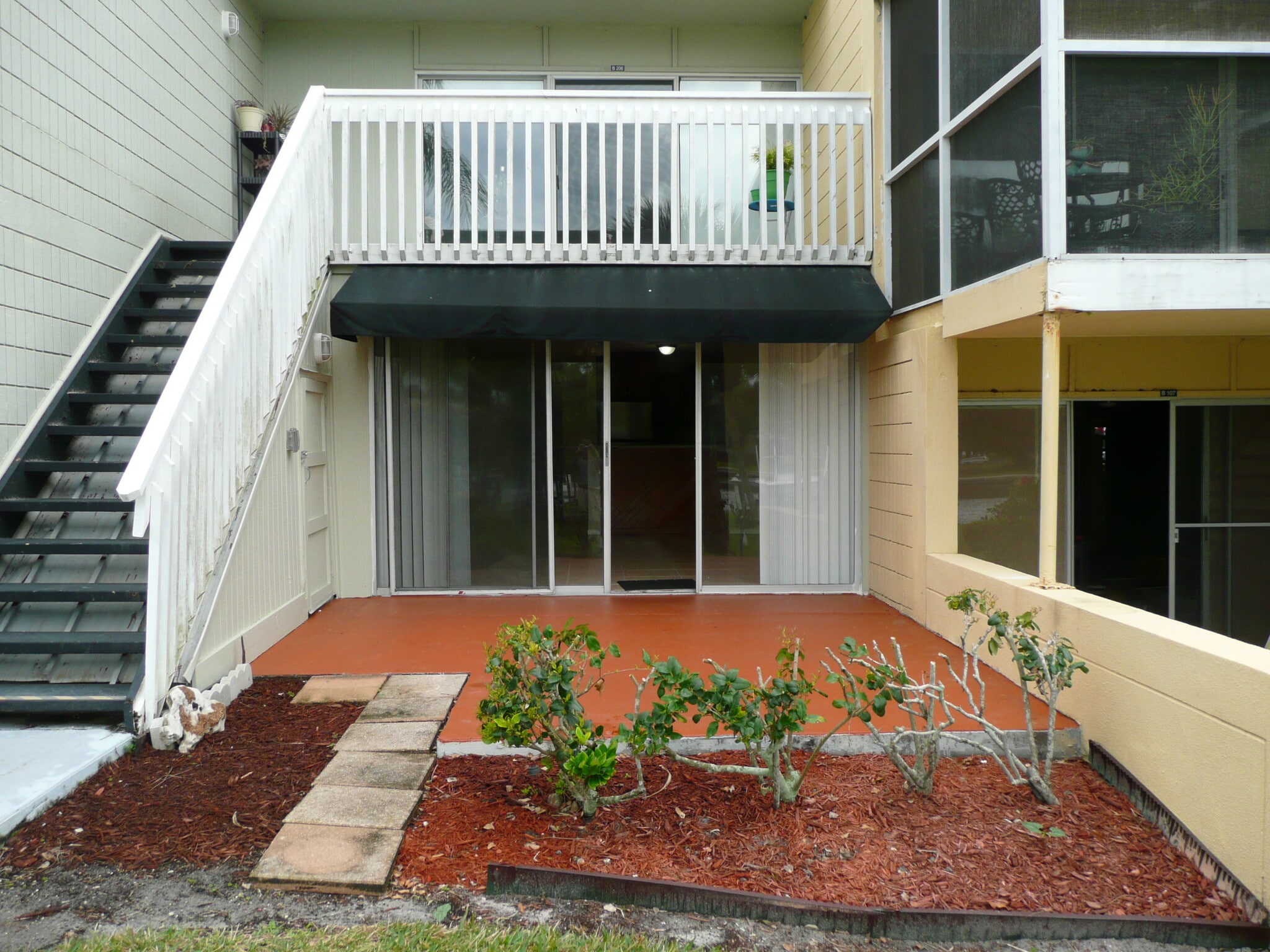 Patio - 2424 W Tampa Bay Blvd