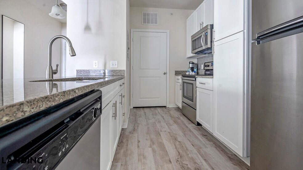 Building Photo - 655 W Mallard Creek Church Rd