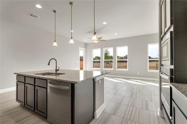 Building Photo - 4628 Katherine Dr