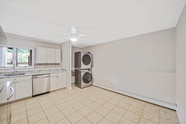 Building Photo - 2074 Motor Pkwy