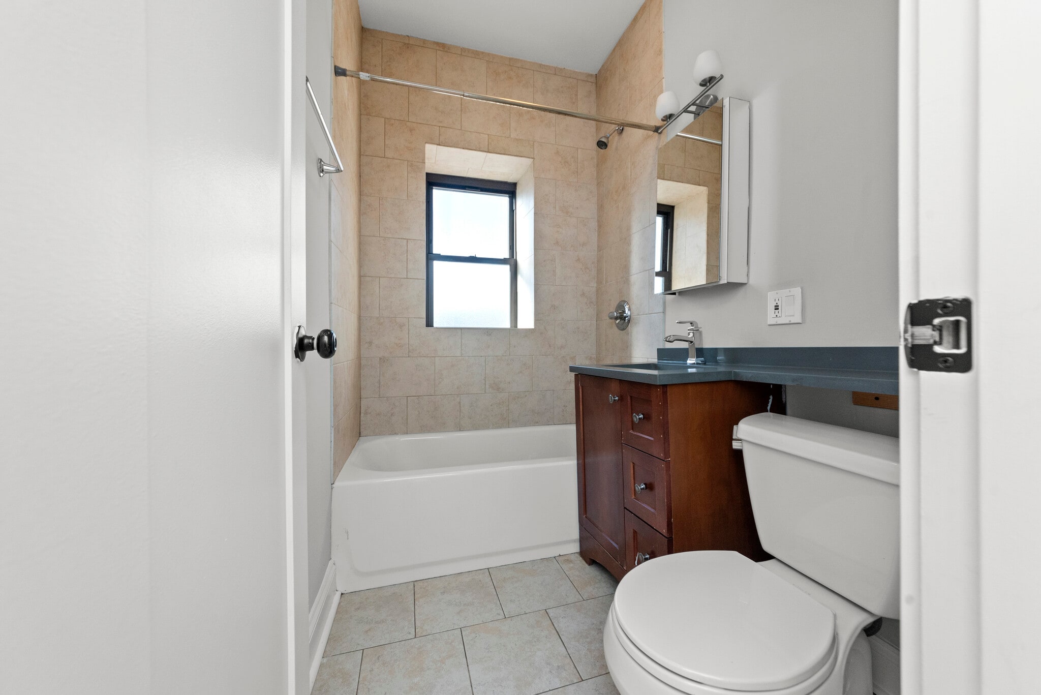 Building Photo - 4601 N Lincoln Ave