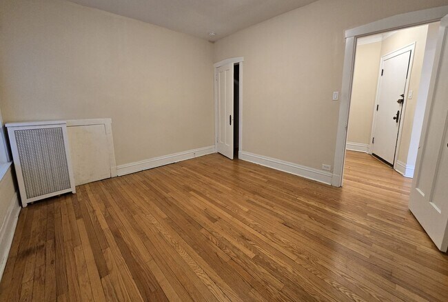 Building Photo - 4021 N Mozart St