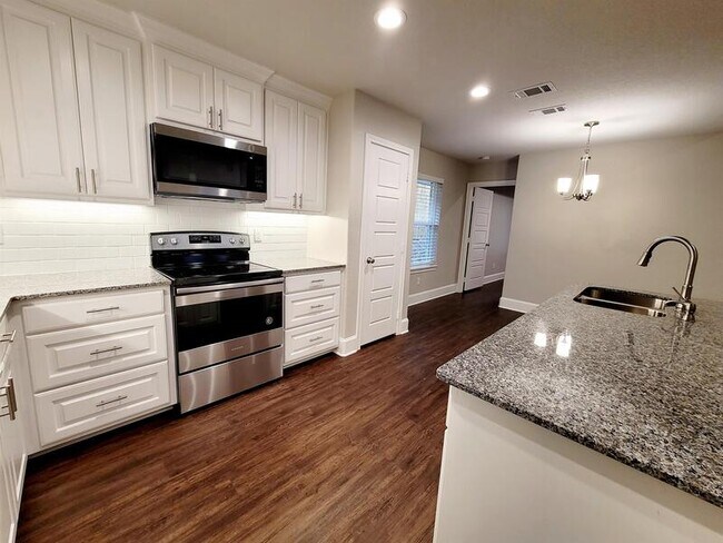 Building Photo - 19866 Meadow W Ln