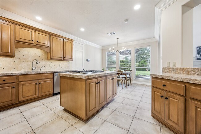 Building Photo - 2210 Bywater Dr