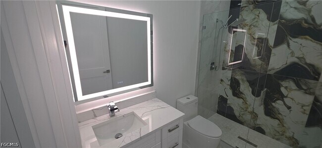 Building Photo - 322-324 Poplar St