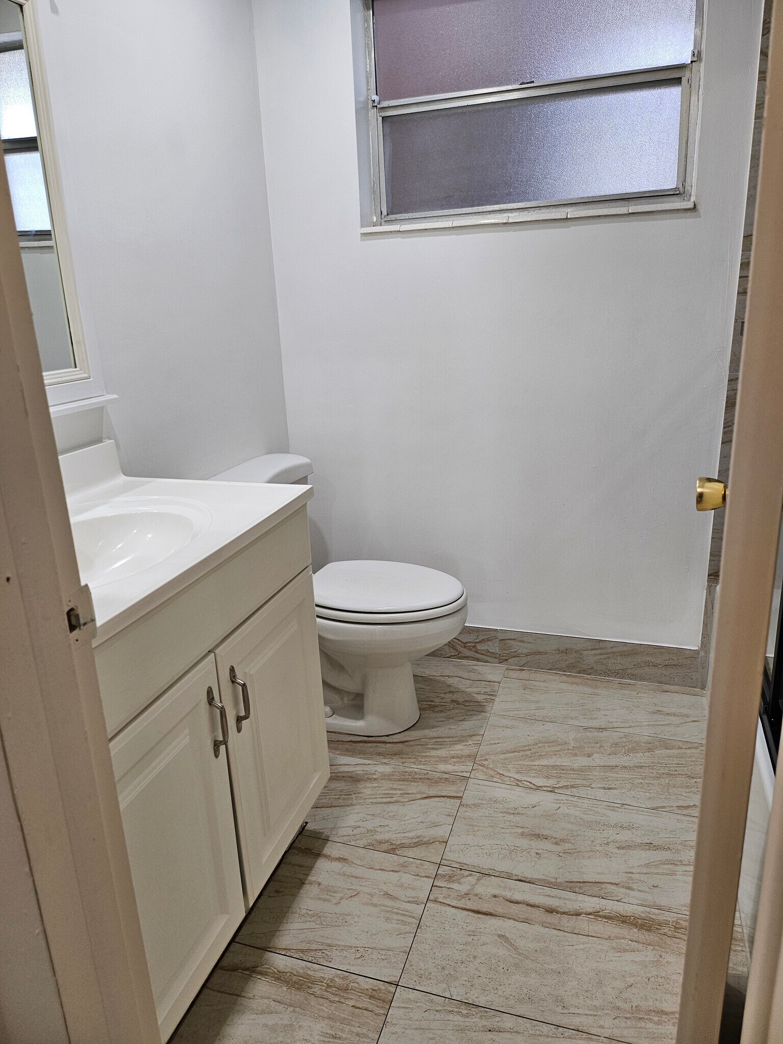 MASTER BATH - 2900 NW 46th Ave