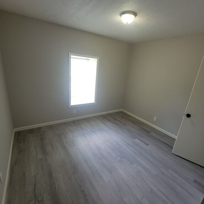 Building Photo - 103 White St