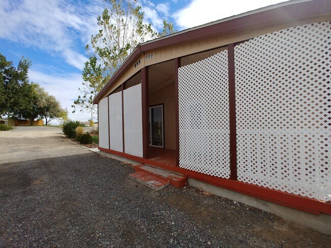 Building Photo - 3 Bd 2 Bath Home with Amazing Views in Marsing