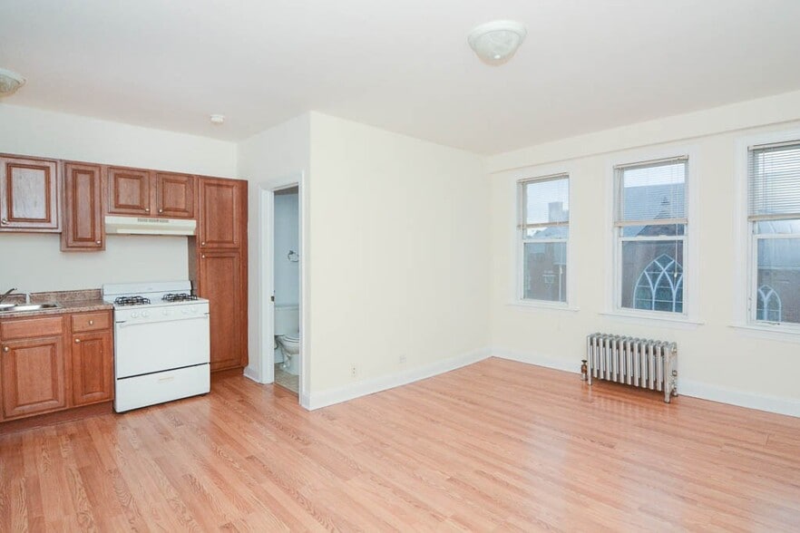 Building Photo - 2600 N Kimball Ave