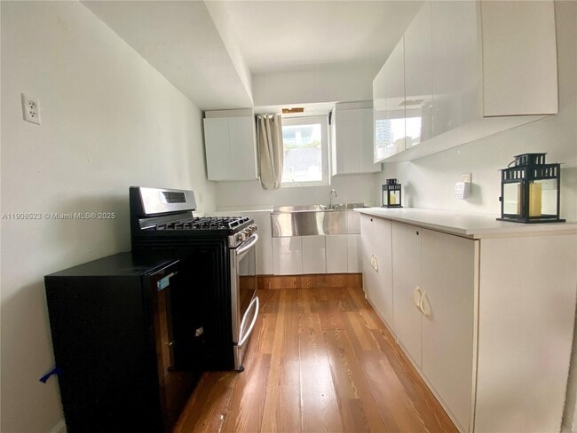 Building Photo - 158 Ocean Dr