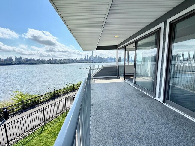 Building Photo - 17A Riverview Cir