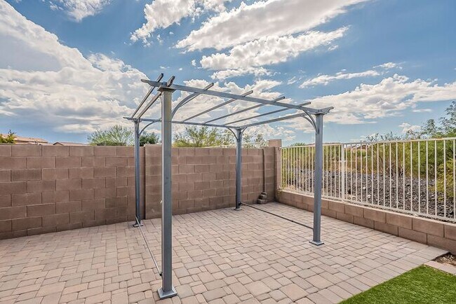 Building Photo - Modern 4 Bed Tucson Rental with Spacious K...