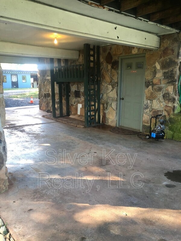 Building Photo - 194 Setterberg Rd