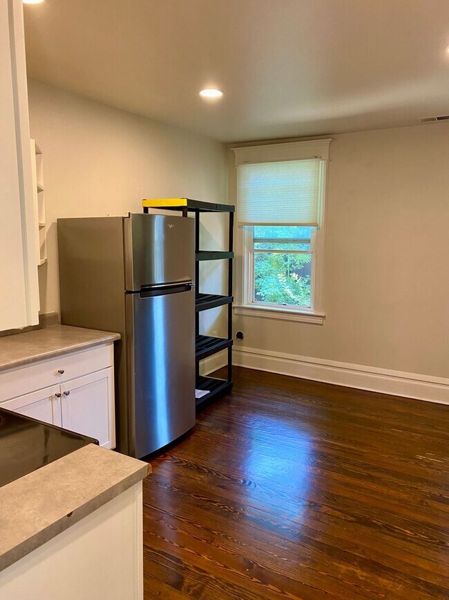 Building Photo - Spacious 4 bedroom Historic House - Available for Fall 2026-2027!