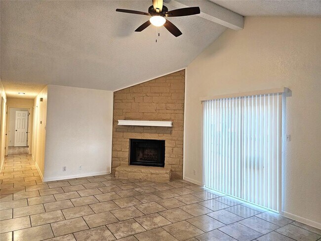 Building Photo - 1745 Horseshoe Cir