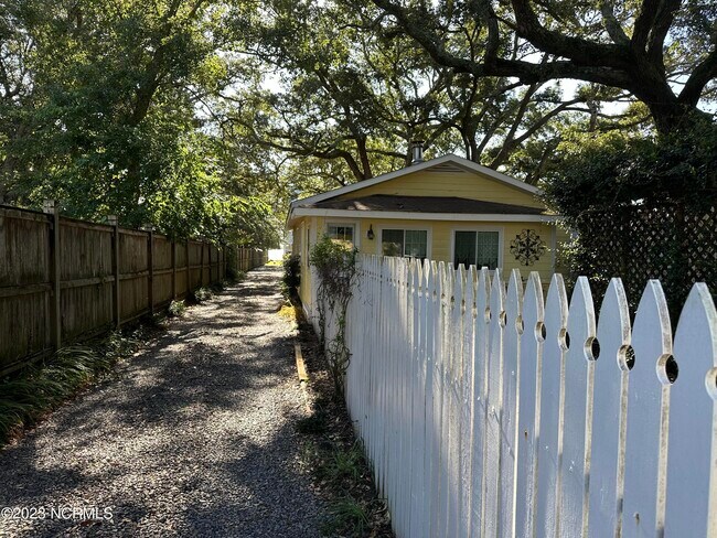 Primary Photo - 314 Friendly Ln