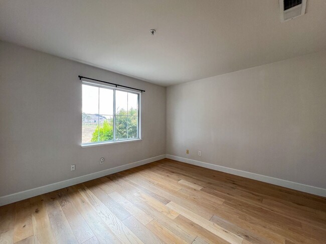 Building Photo - 35 Regatta Way