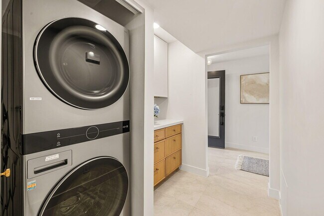 Building Photo - 179 Gran Via