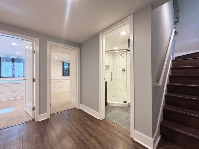 Building Photo - Stunning Remodel Near 9th & 9th!