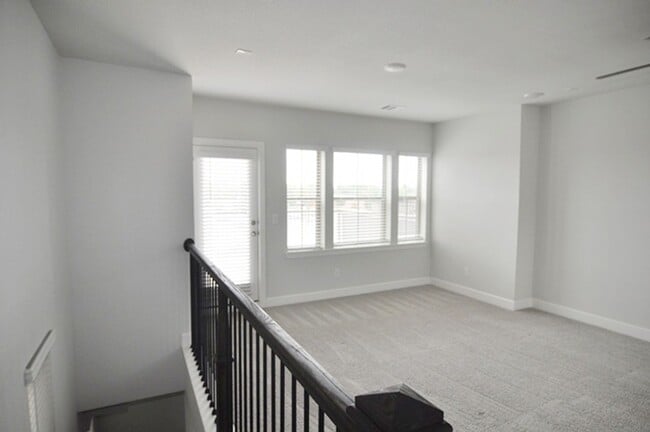 Building Photo - Trinity Grove ~ Skyline Views!