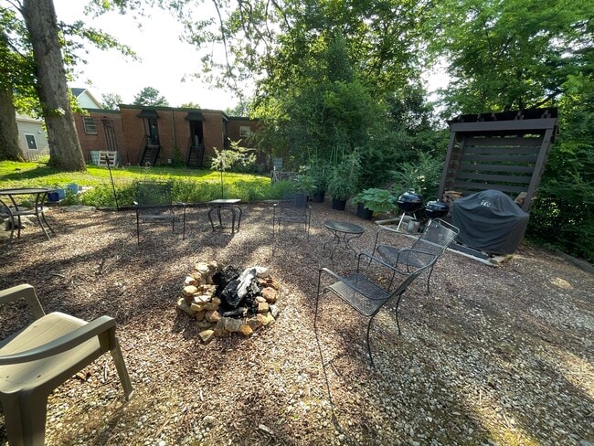 Shared backyard - 1900 Courtney Dr