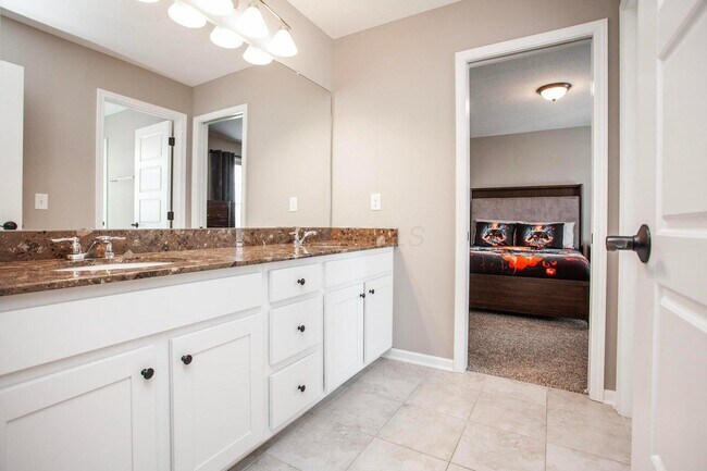 Building Photo - 10652 Arrowwood Dr